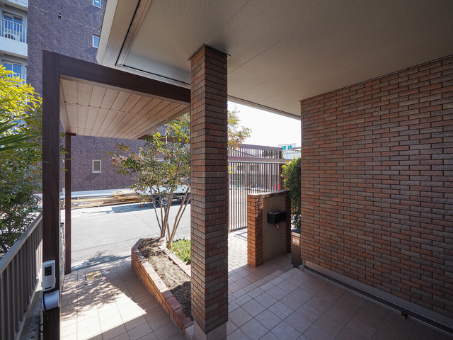 既存のスロープにGルーフで屋根を設置